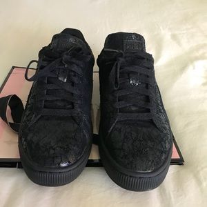 Puma Suede Sneakers (Like New)